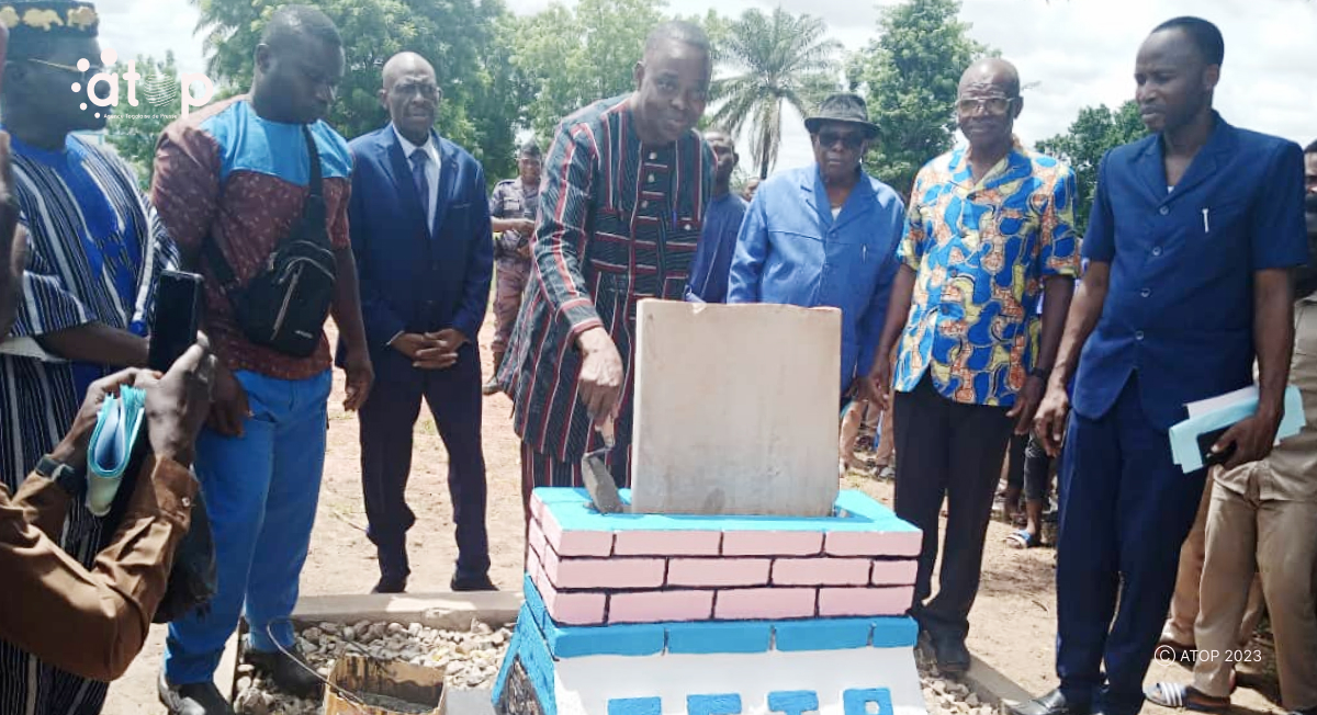 Atop.tg le ministre Hodin pose la premiere pierre de construction dun centre a Pagouda