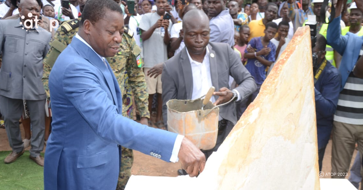 Kloto/ construction de centre régional de mécanisation agricole : le président de la République pose la première pierre du centre des plateaux-ouest 1 Atop.tg le president de la Republique pose la premiere pierre du centre des plateaux ouest