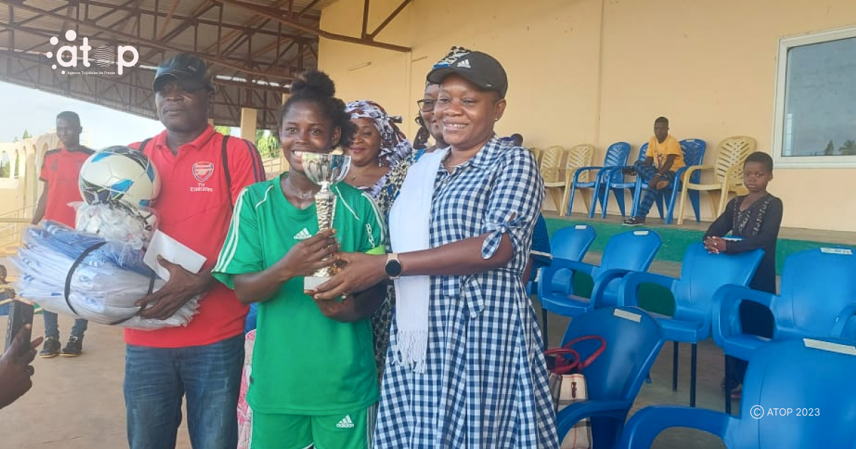Atop.tg les filles de Olympique Zinaria remportent la coupe du lancement des activites 1