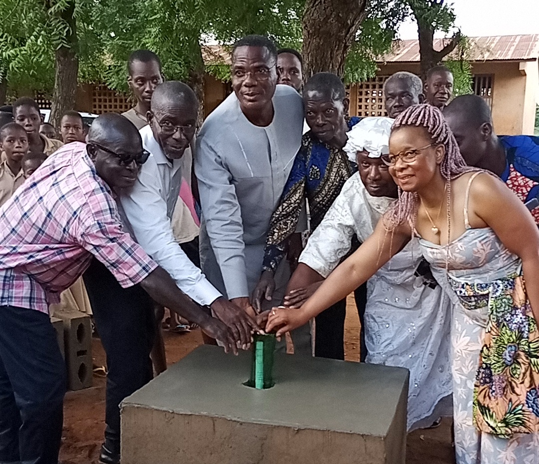 Atop.tg pose de la 1ere pierre pour la construction dun batiment scolaire a Hangbakoe