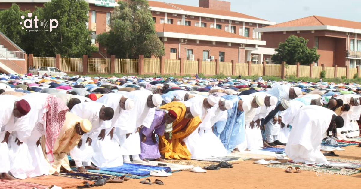 Atop.tg une grande priere musulmane celebree au lycee de Tokoin en presence du Premier ministre