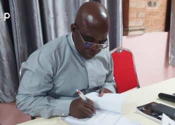 Littérature : « La Médiatisation des relations France-Afrique… », le 1er ouvrage du Père Gustave Wanme dédicacé