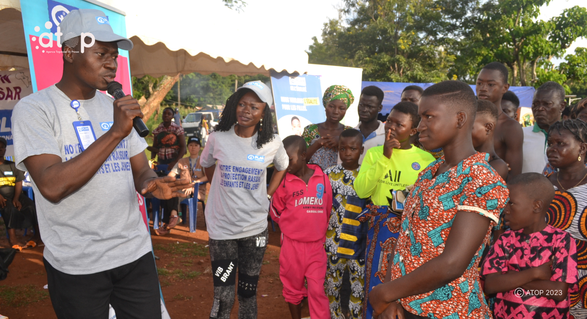 Atop.tg Plan international Togo sensibilisent des jeunes dans les arenes de luttes Evala