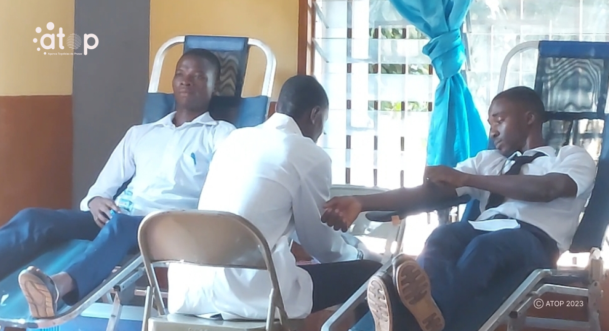 Atop.tg le personnel et les eleves professeurs de ENFPE ont fait don de sang a Notse