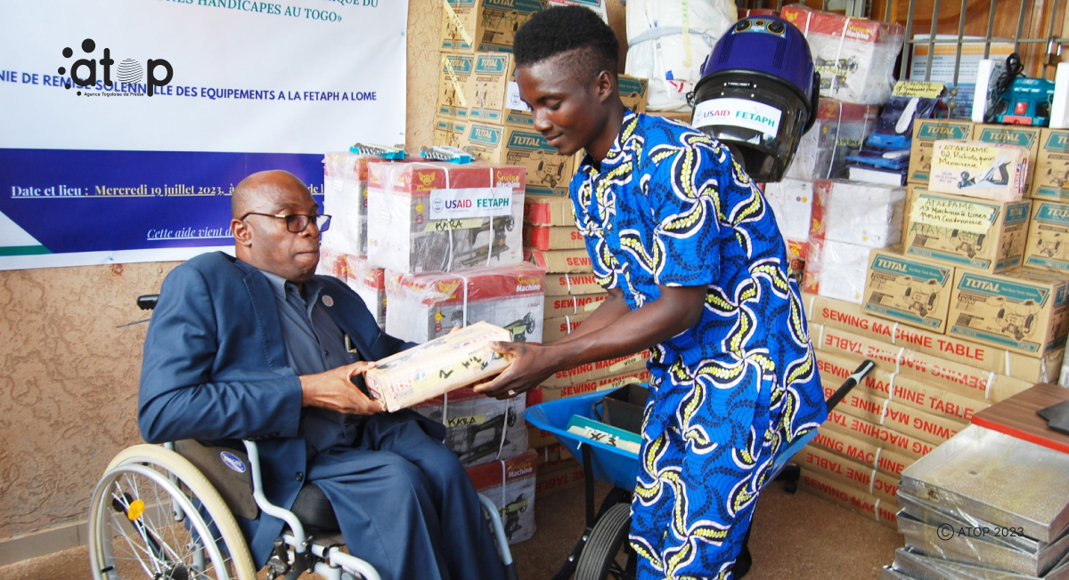 Atop.tg 150 jeunes handicapes beneficient des kits en equipement professionnel