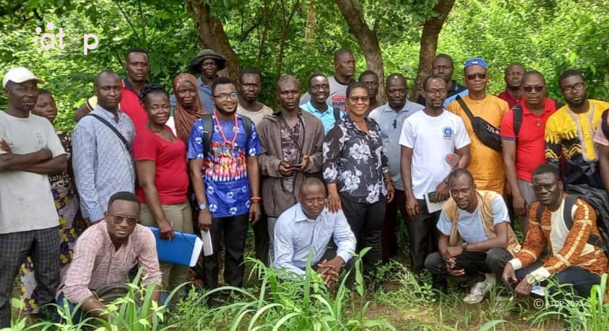Atop.tg Les participants en visite dans la foret communautaire de Goubi