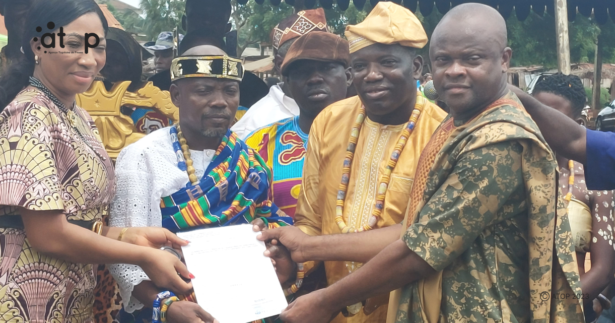 Atop.tg Togbui Soukou V reconnu officiellement chef du village de Gboto Zeve