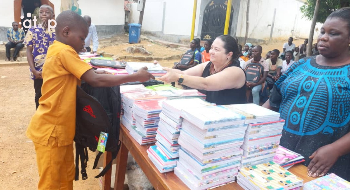 Atop.tg des kits scolaires aux eleves demunis des prefectures de Dankpen et de Bassar