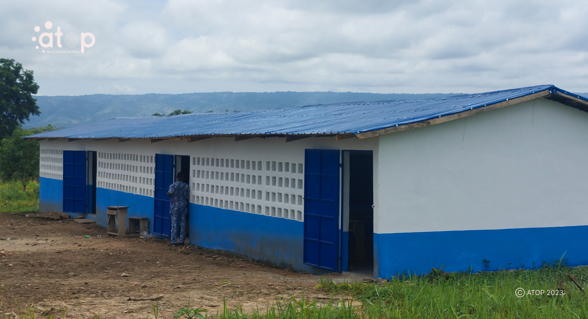 Atop.tg lEPP dAnao dispose desormais dun batiment scolaire et dun puits