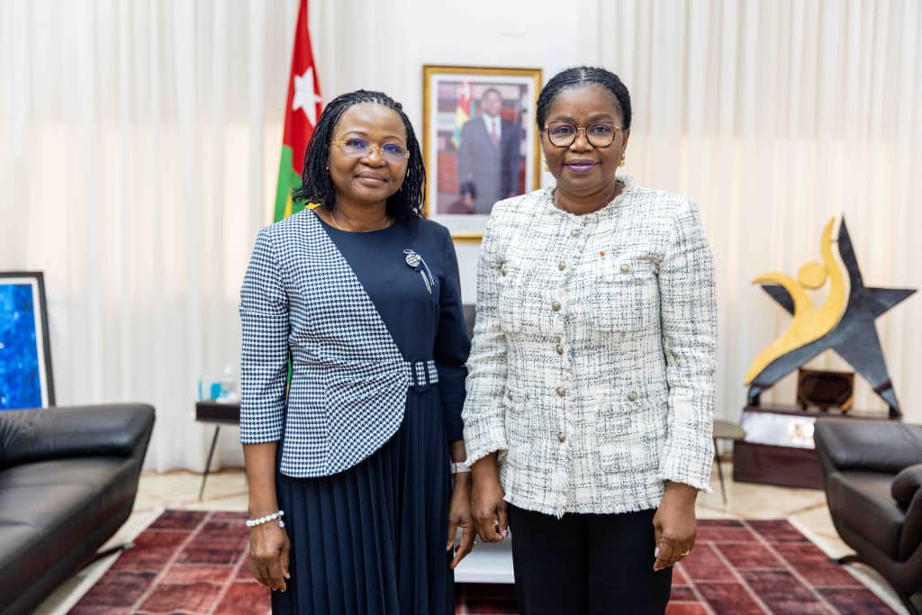Mme le Premier ministre a droite avec la DG du CESAG