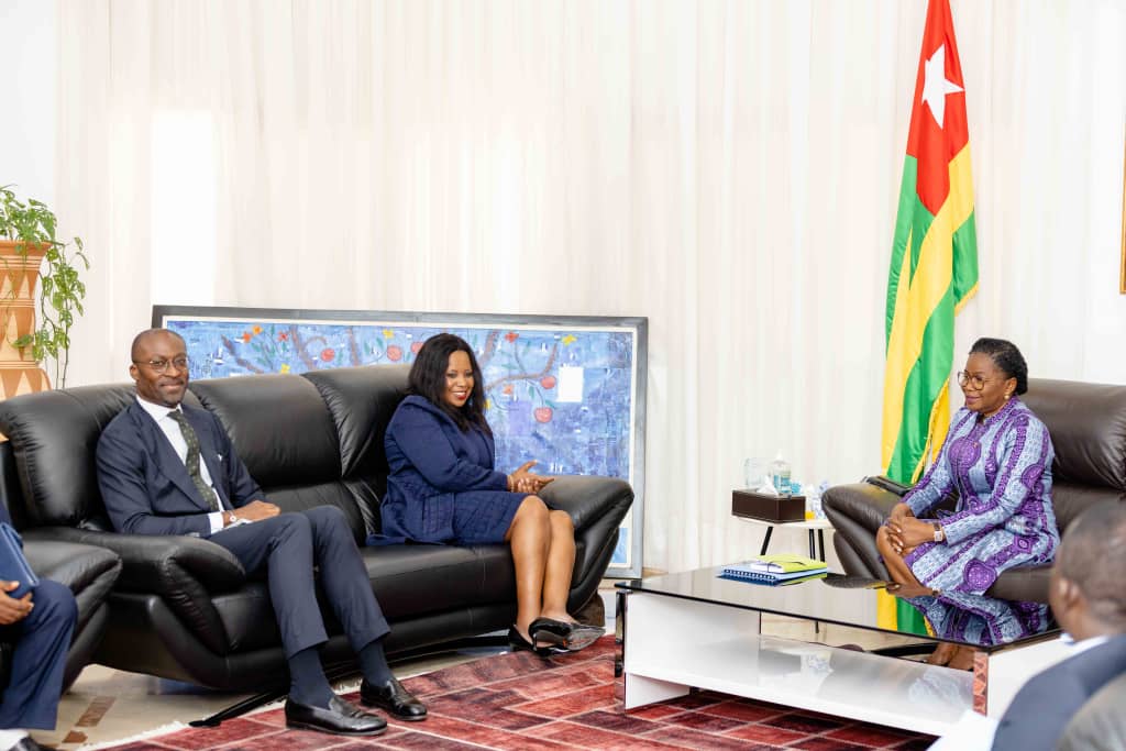 Mme le Premier ministre a droite et Mme Uwanyiligira milieu lors de laudience👇