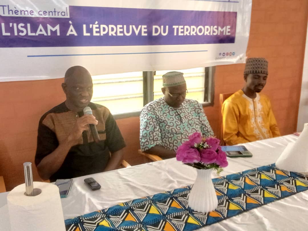 32 Le prefet de lAnie micro exhortant les jeunes a labnegation 1