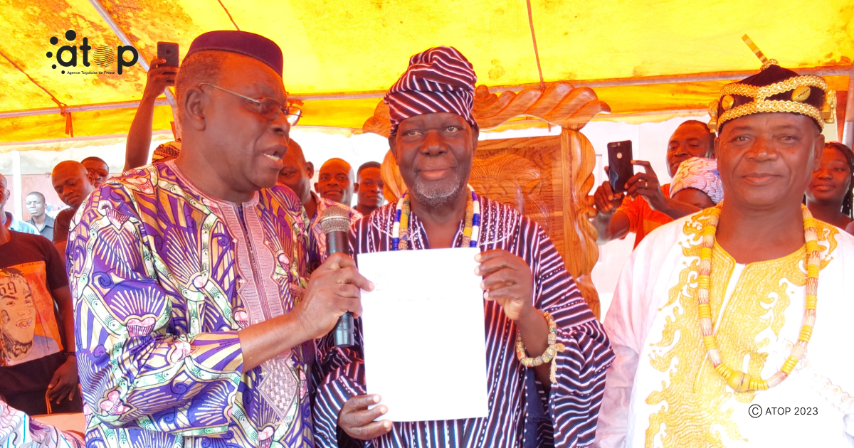 Atop.tgM .Oubote Fankeba Tchapo confirme chef de la communaute du grand Bassar dans lOgou