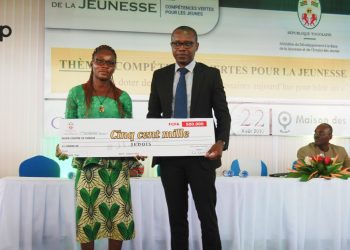 Journée internationale de la jeunesse édition 2023 :  la remise des chèques de subvention et une conférence- débat marquent l’événement à Lomé