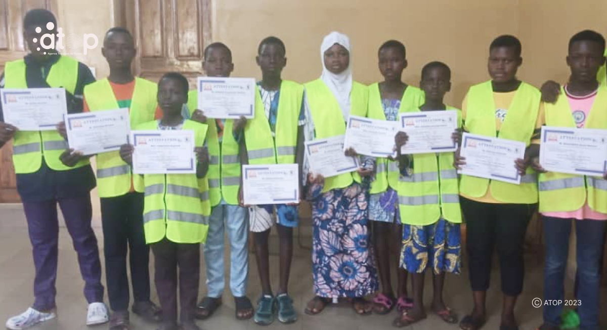 Atop.tg 20 jeunes eleves orphelins ont recu leur attestation de fin de formation a Glei