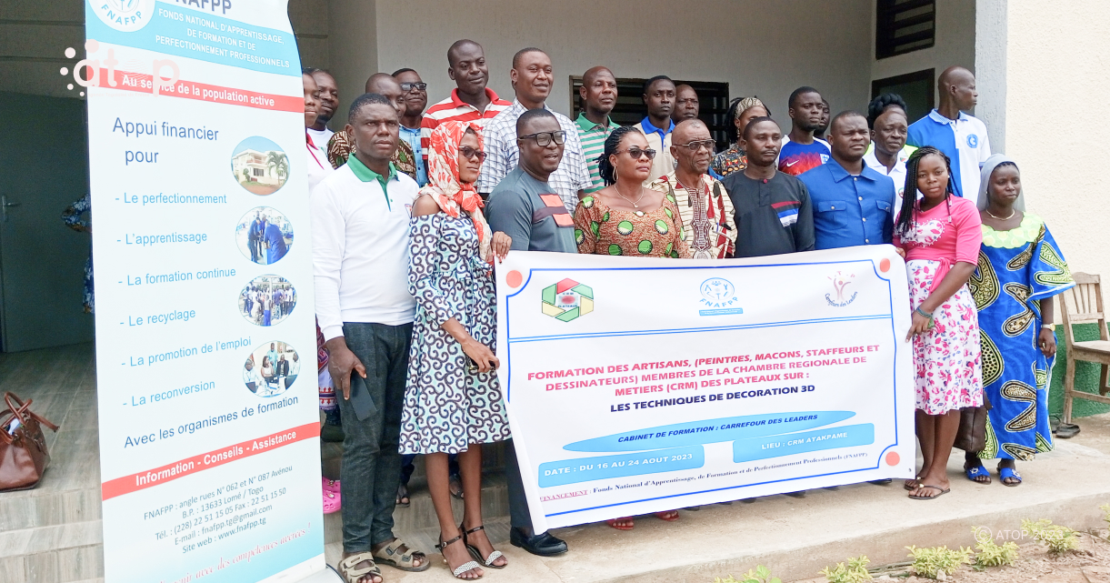 Ogou /nouvelles techniques de décoration 3D : 36 artisans de la région des plateaux se forment à Atakpamè. 1 Atop.tg 36 artisans de la region des plateaux se forment a Atakpame