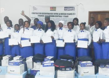 Tchaoudjo/Promotion de l’insertion socioéconomique des jeunes filles :  Des attestations de fin de formation à 12 jeunes filles de la Centrale, formées en secrétariat bureautique à Sokodé