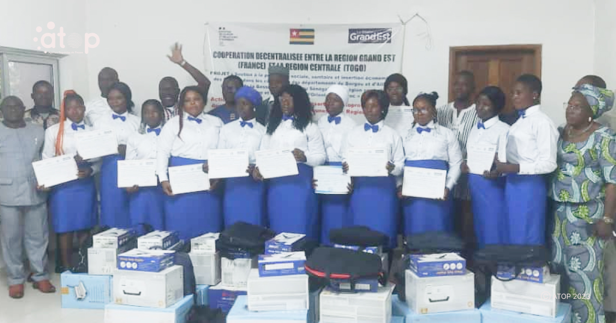 Atop.tg Des attestations de fin de formation a 12 jeunes filles de la Centrale formees en secretariat bureautique a Sokode