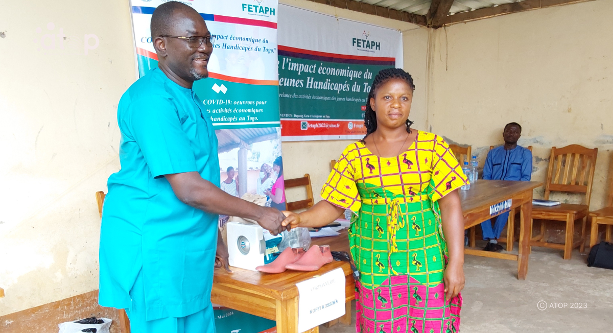 Atop.tg des jeunes en situation de handicap beneficient de materiels de travail