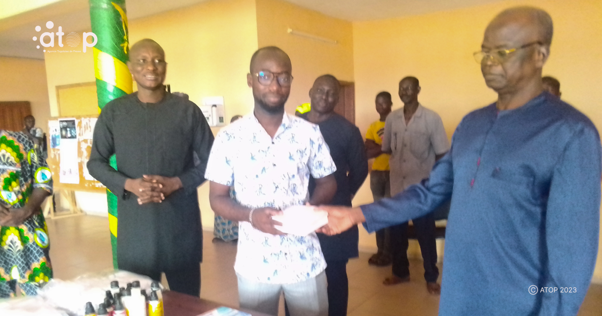 Atop.tg des produits pharmaceutiques et vetements aux refugies burkinabe