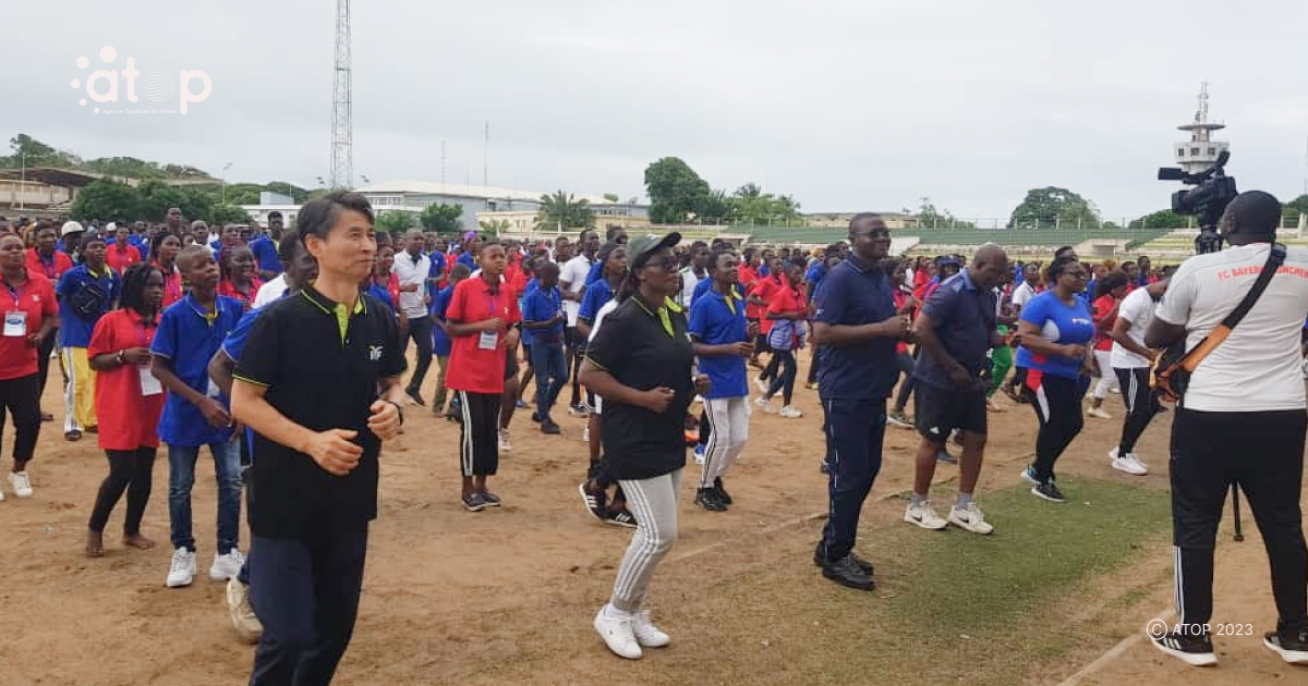 Atop.tg le ministre des sports a Adetikope et au stade municipal de Lome