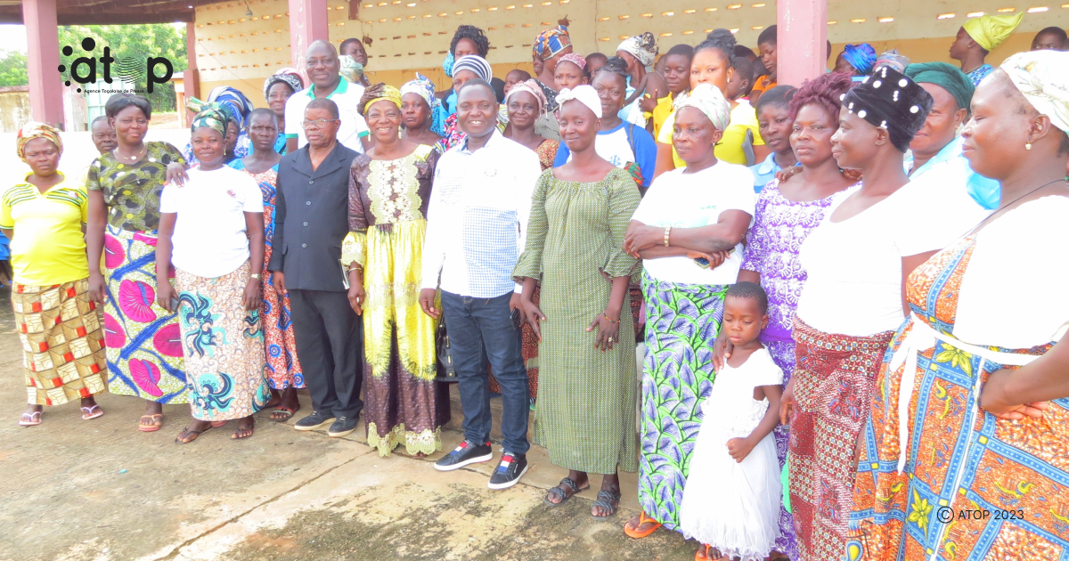 Atop.tg les deputes de la localite ont echange avec des femmes des associations et groupements