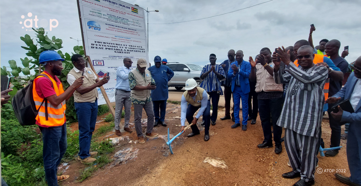 Atop.tg remise des sites des travaux dextension et dadduction deau potable aux populations de Naki est et Dapaong