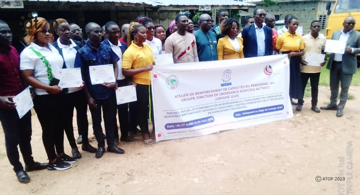 Ogou/croissance agricole au Togo : des agents formés sur l’accueil et la communication interpersonnelle à Atakpamé 1 Les participants et les autorites locales