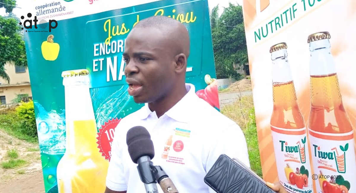 Ogou/ des populations sensibilisées sur les valeurs nutritives de l'amande et du jus de pomme de cajou à atakpamé 1 M. Kakpo expliquant les bienfaits de la cajou