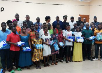 Promotion de l’excellence : AAVOED prime les meilleurs aux examens de fin d’année des communes Doufelgou 1 et 2 et offre des kits scolaires aux élèves parrainés
