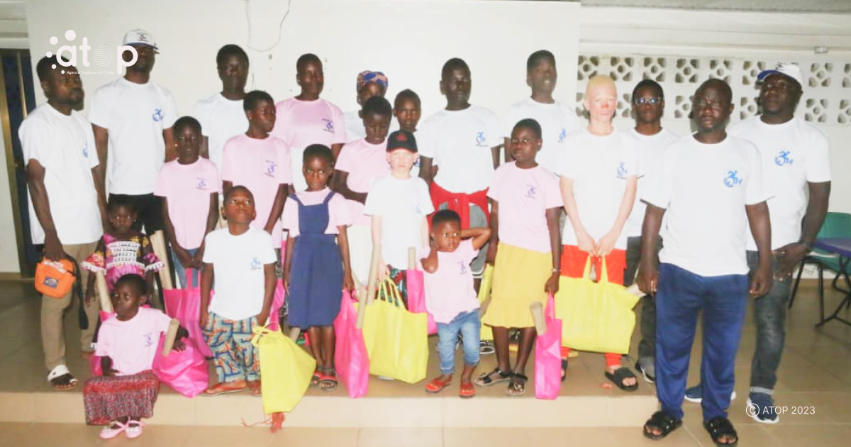 Atop.tg 30 enfants en situation de handicap beneficient de la generosite de M. Fagbedji dossa a Hihiatro