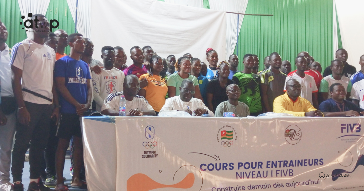 Atop.tg Des entraineurs togolais et beninois en session de formation sur les fondamentaux de volleyball