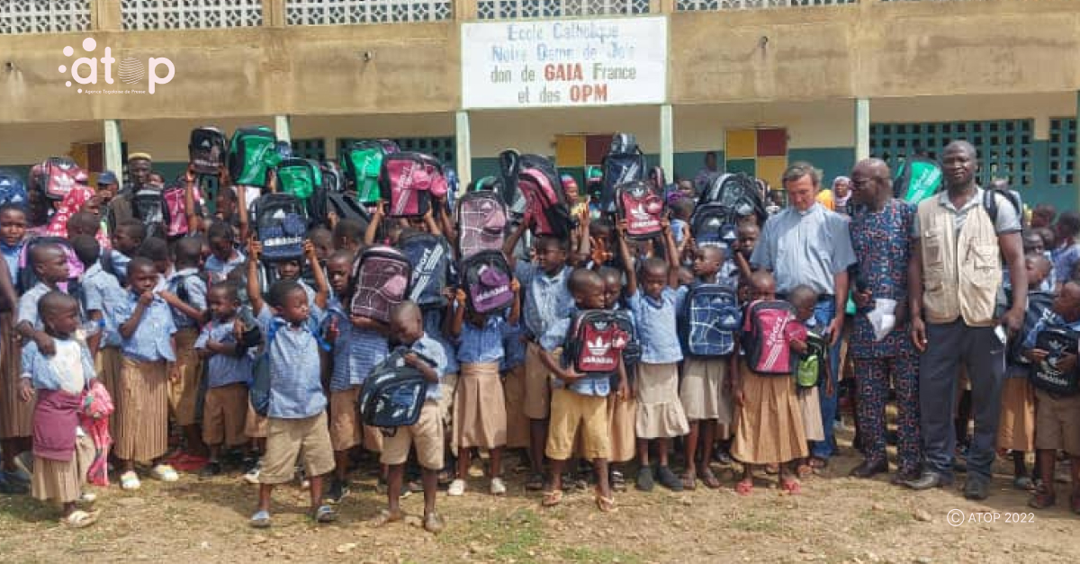 Atop.tg Des kits scolaires aux eleves de lEcole primaire catholique Notre dame de la joie de Kpangalam