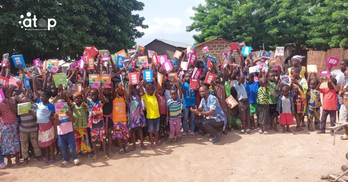 Haho/ éducation : Don de fournitures scolaires aux enfants des producteurs agricoles de Somoné 1 Atop.tg Don de fournitures scolaires aux enfants des producteurs agricoles de Somone