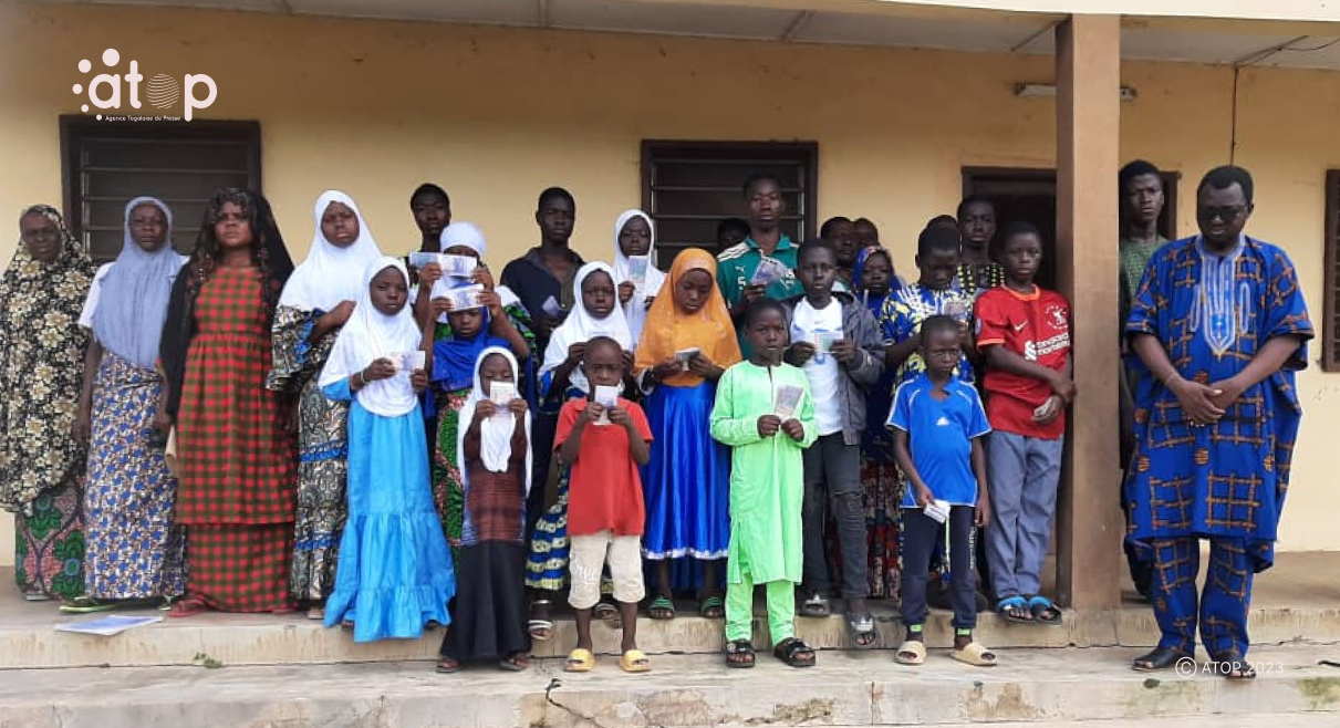 Atop.tg LABEA a remis la derniere tranche de bourses a vingt enfants orphelins