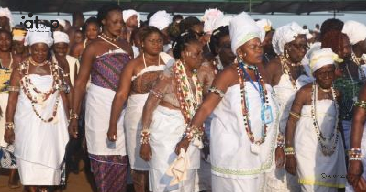 Atop.tg Les adeptes de la divinite Togbe Lankpan en carnaval Kpantchotcho