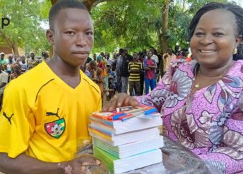 Sotouboua/ éducation-assainissement : don de kits scolaires aux élèves de Kazaboua