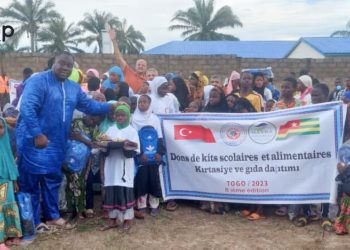 Tchaoudjo/rentrée scolaire : l’AEDT offre des kits scolaires à 400 enfants