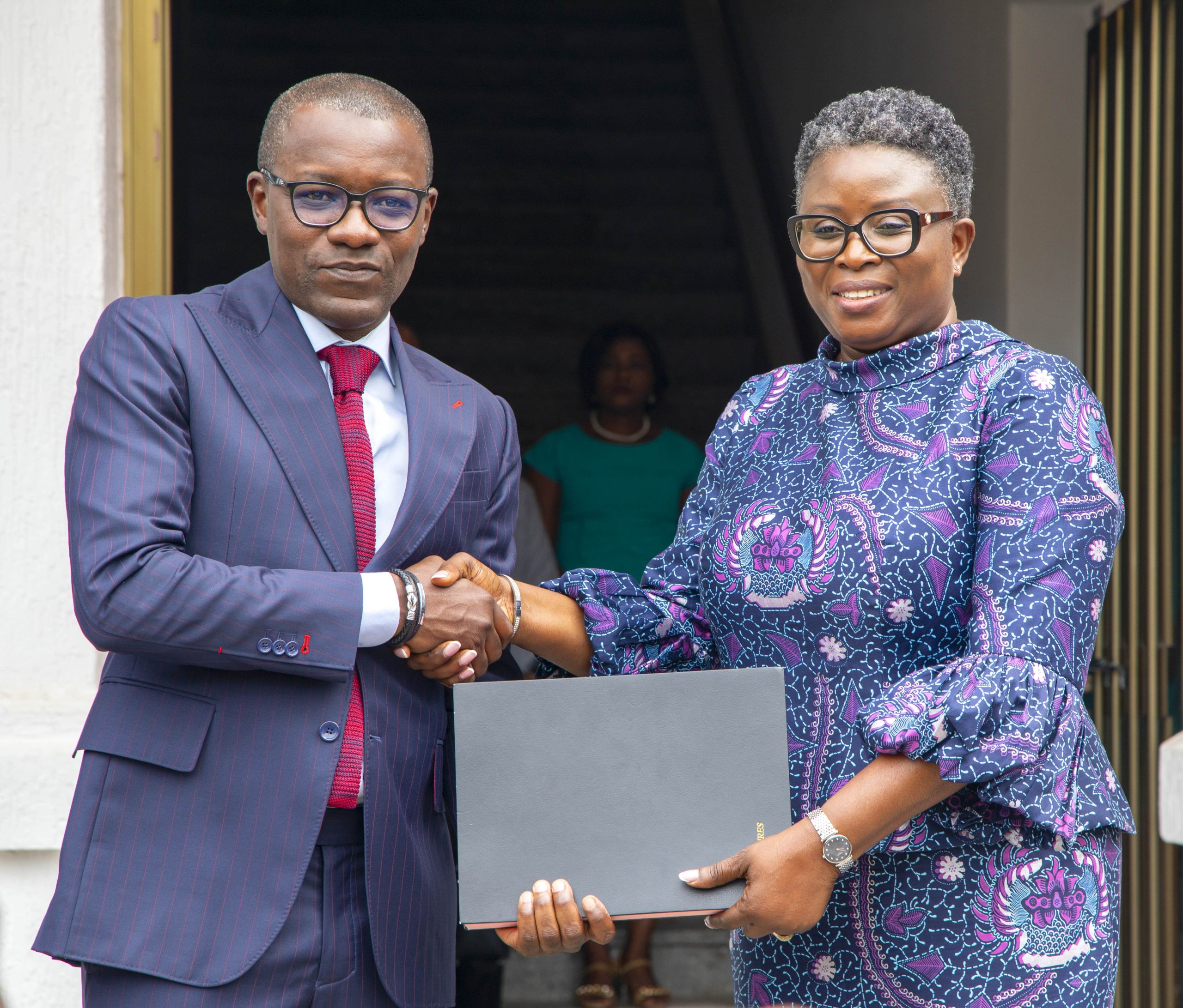 Atop.tg la ministre Yawa Kouigan prend fonction min scaled