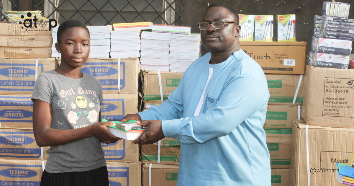 Rentrée scolaire solidaire : le gouvernement assiste des élèves orphelins et démunis à Lomé 1 Atop.tg le gouvernement assiste des eleves orphelins et demunis a Lome
