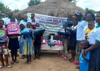 Agou/ éducation : L’association “Dela’si, Dieu écoute” fait don des kits scolaires aux enfants démunis