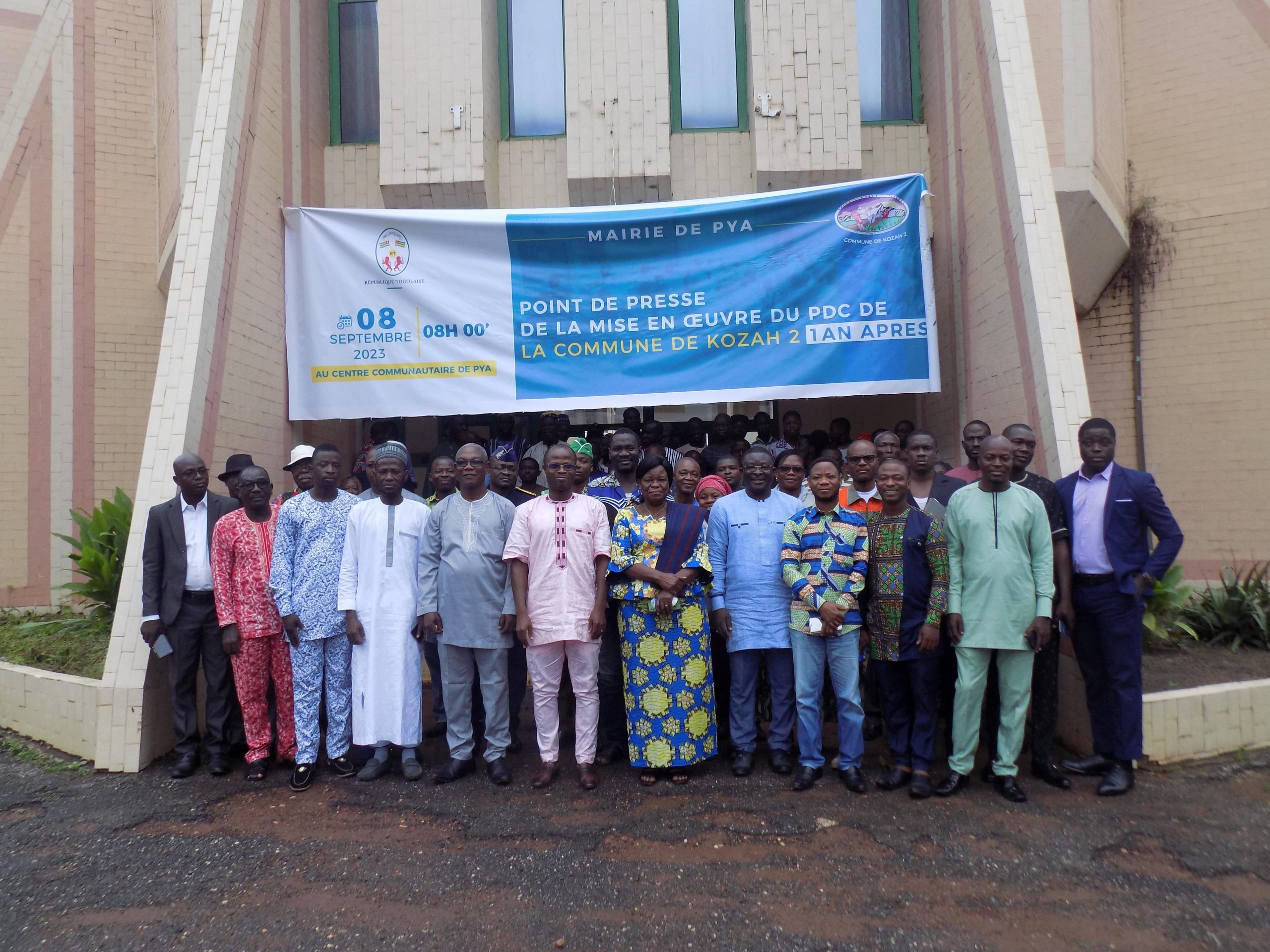 Les participants en photo de groupe min scaled