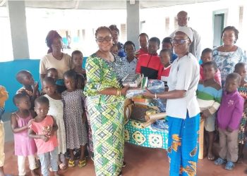 Haho/ Société et Education : L’ASMAA  fait don de fournitures scolaires aux enfants de l’orphelinat de kpedome