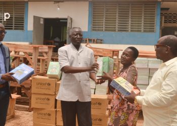 Kozah / éducation :  1000 tables bancs et des manuelles scolaires offerts aux écoles publiques de la région de la kara