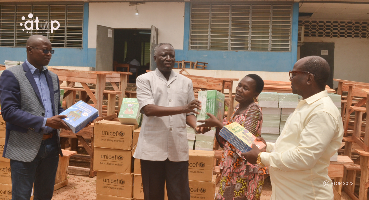 Atop.tg 1000 tables bancs et des manuelles scolaires offerts aux ecoles publiques de la region de la kara