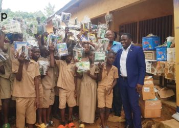 Don de kits scolaires et de matériel didatiques aux élèves et enseignants de l’EPP-Cébévito   