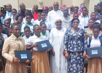 Journée internationale de la jeune fille :  La ministre Apédoh-Anakoma prime les meilleures filles aux examens du secondaire dans la région Centrale