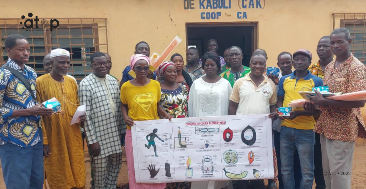Atop.tg du materiel didactique offert a huit etablissements du canton de Kaboli