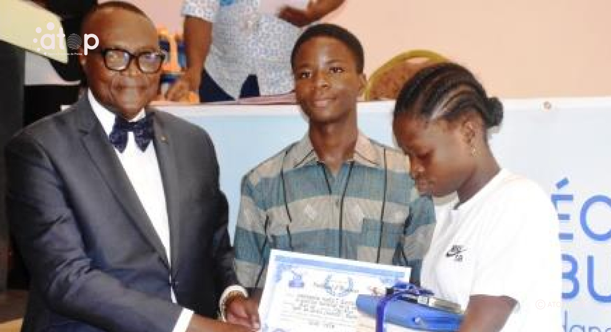 Atop.tg la fondation nana Ane xv recompense les laureats et octroie des bourses