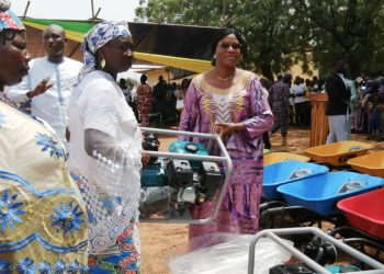 Cinkasse/journee internationale de la femme rurale:  le gouvernement appui deux groupements agricoles feninins à Timbou